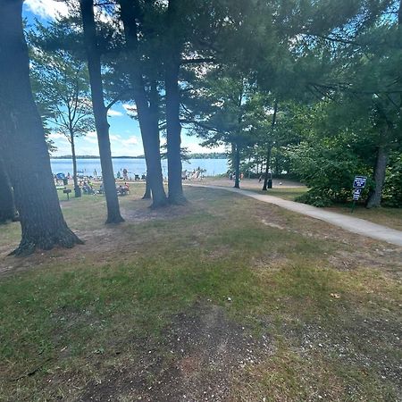 Long Lake Retreat- Hot Tub, Pool Table, Firepit Traverse City Bagian luar foto