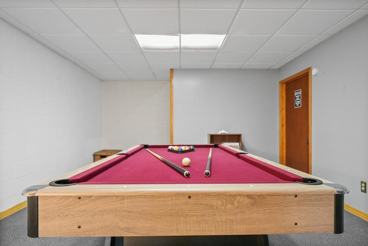 Long Lake Retreat- Hot Tub, Pool Table, Firepit Traverse City Bagian luar foto