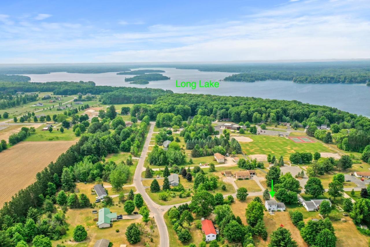 Long Lake Retreat- Hot Tub, Pool Table, Firepit Traverse City Bagian luar foto