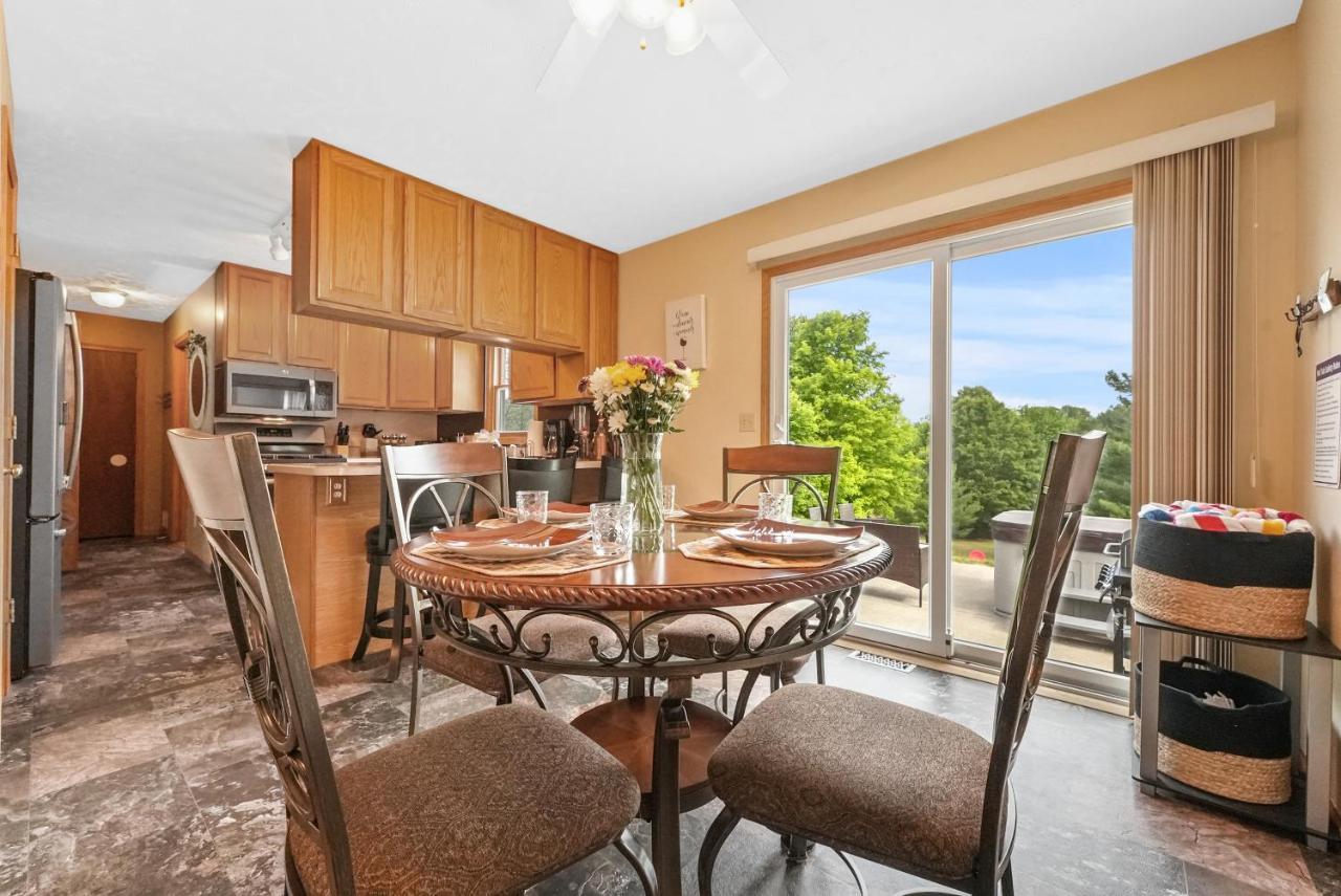 Long Lake Retreat- Hot Tub, Pool Table, Firepit Traverse City Bagian luar foto