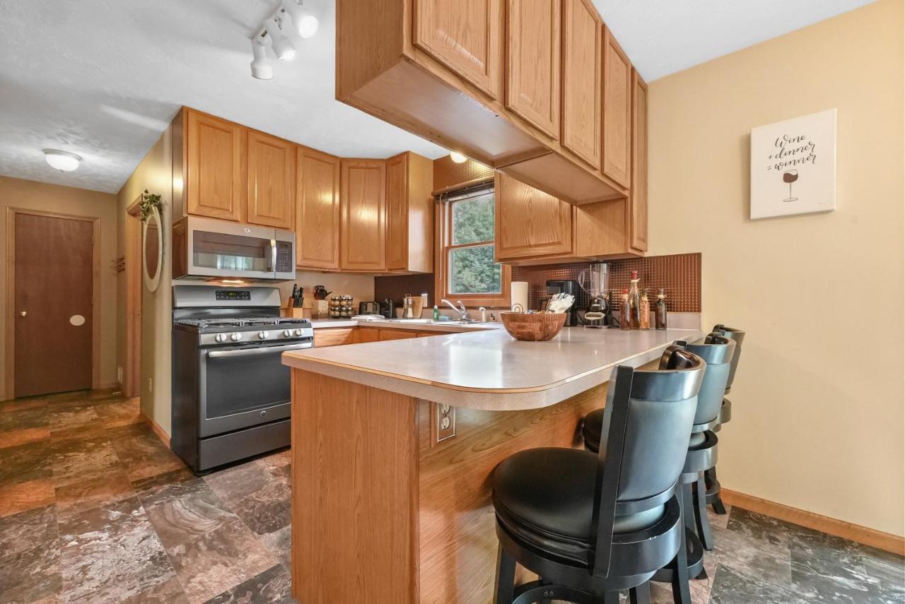 Long Lake Retreat- Hot Tub, Pool Table, Firepit Traverse City Bagian luar foto