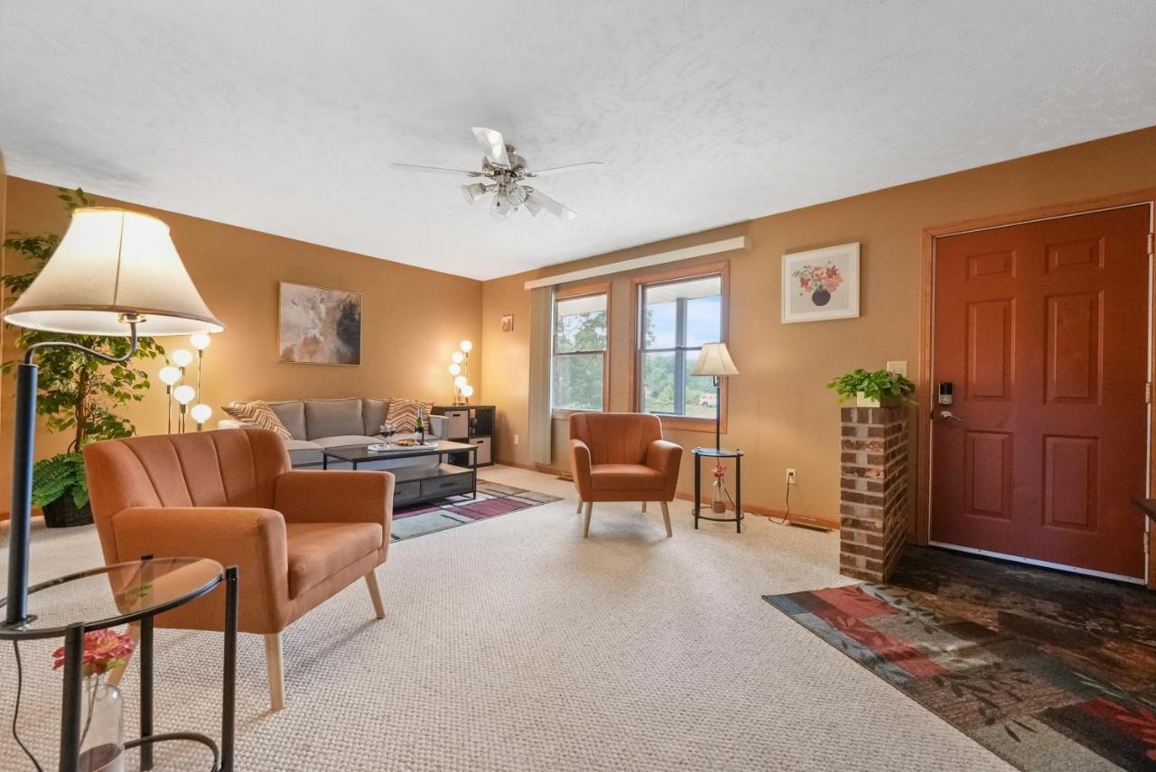 Long Lake Retreat- Hot Tub, Pool Table, Firepit Traverse City Bagian luar foto