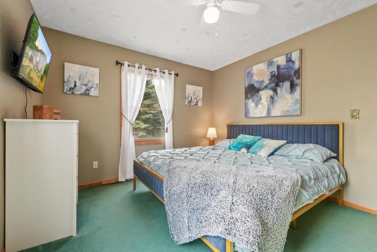 Long Lake Retreat- Hot Tub, Pool Table, Firepit Traverse City Bagian luar foto