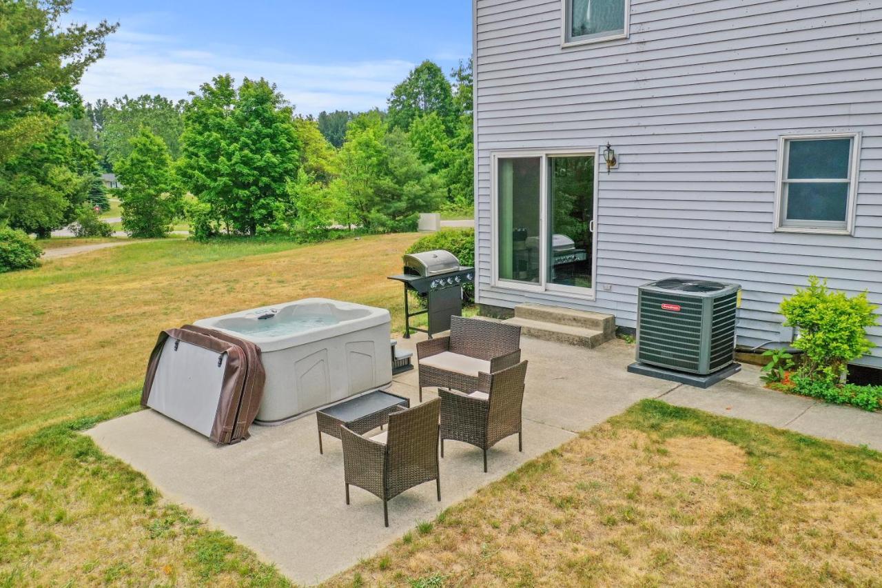 Long Lake Retreat- Hot Tub, Pool Table, Firepit Traverse City Bagian luar foto