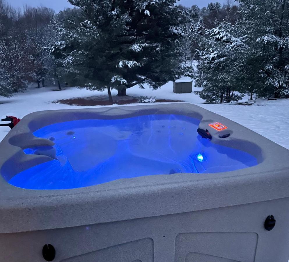Long Lake Retreat- Hot Tub, Pool Table, Firepit Traverse City Bagian luar foto