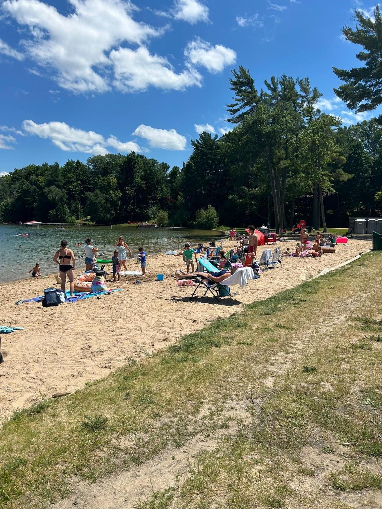 Long Lake Retreat- Hot Tub, Pool Table, Firepit Traverse City Bagian luar foto