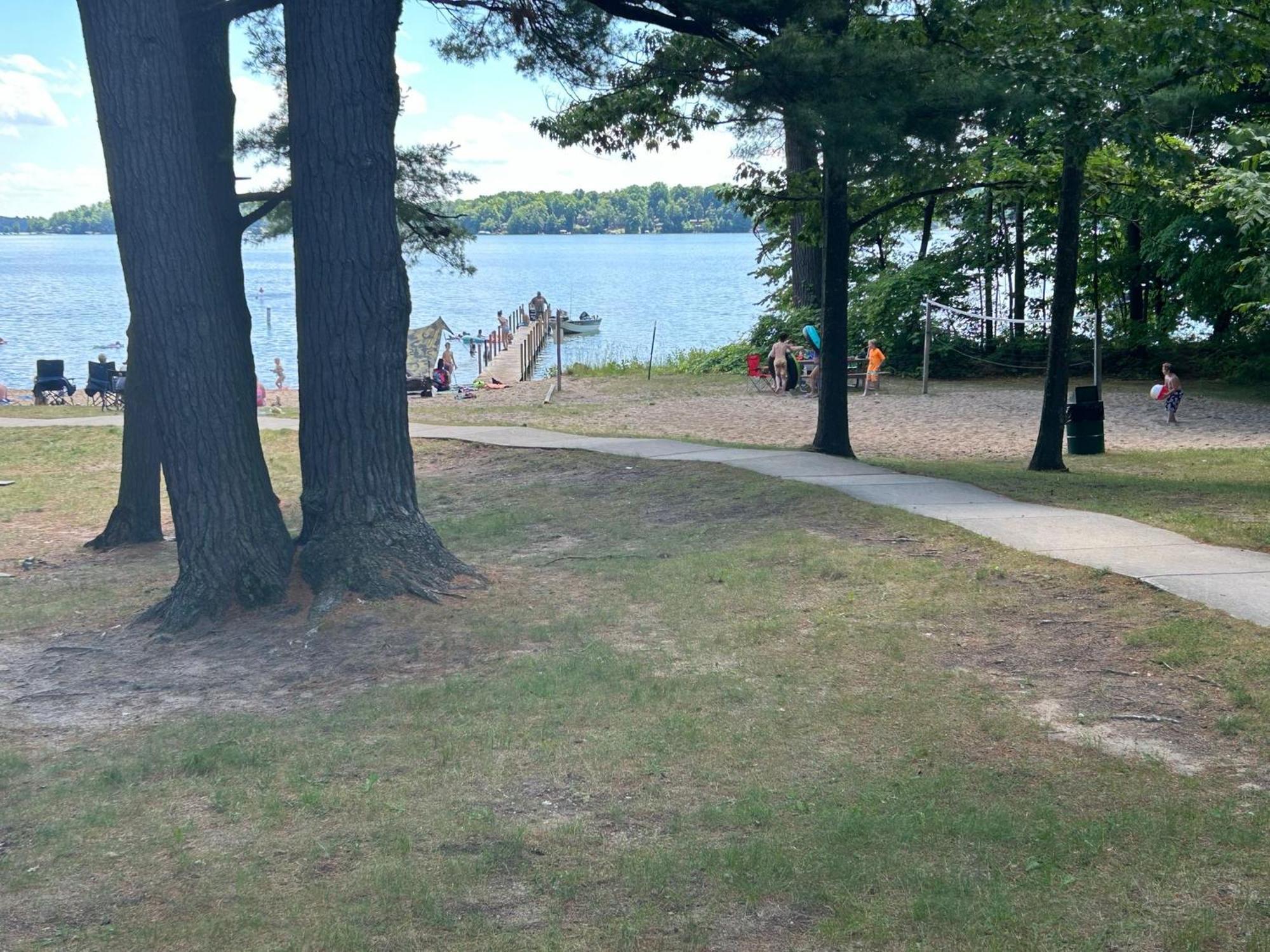 Long Lake Retreat- Hot Tub, Pool Table, Firepit Traverse City Bagian luar foto